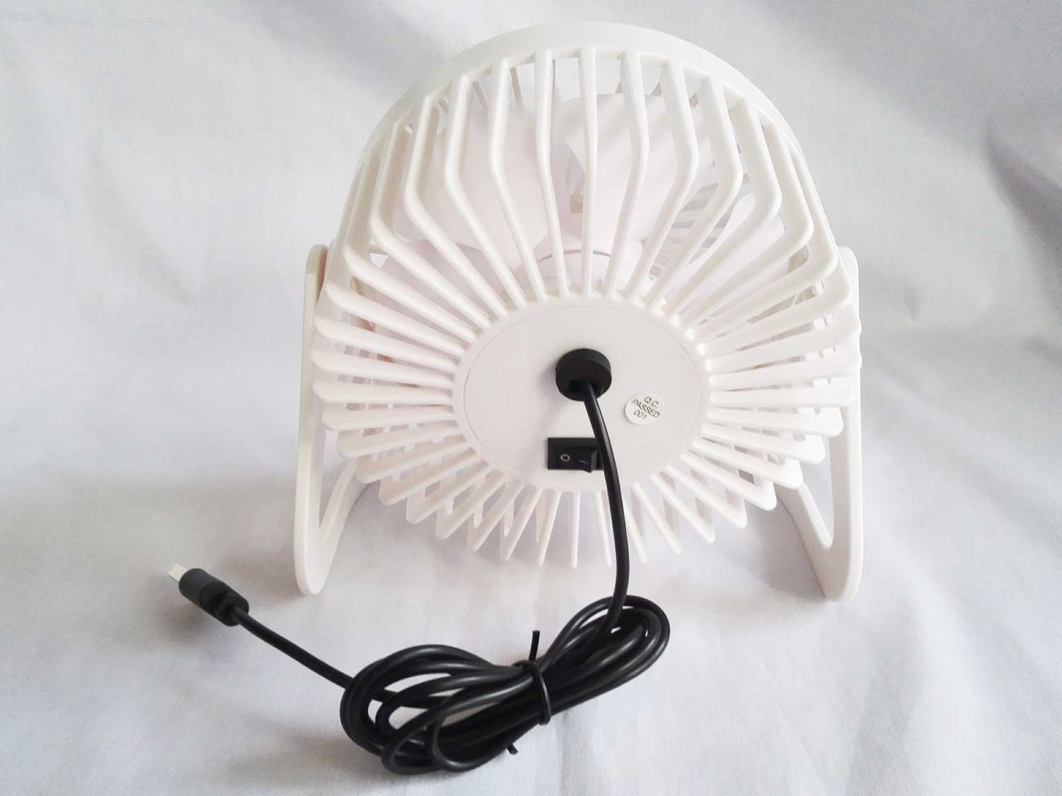 ダイソー「USB FAN扇風機」アウトドアでも。360°角度が調節OK mamaroid