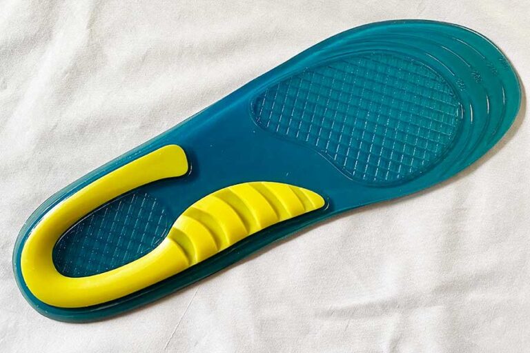 ダイソー「ジェルインソール」はふわふわの芝生の上を歩く感じ。かかと痛の人、試してみて mamaroid