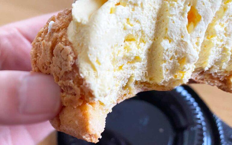 ベルクオリジナルスイーツ ベルクのシューの台座部分には、クッキー生地が使われている